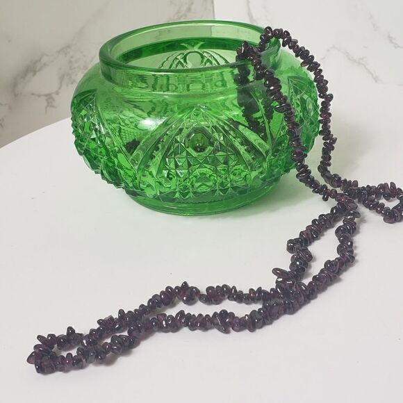 VINTAGE Tumbled Almandine Garnet Chips Beaded Necklace - Picture 1 of 6